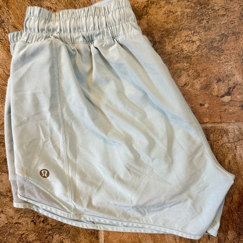 Lululemon Hotty Hot Low-Rise Women Shorts - Picture 4 of 6
